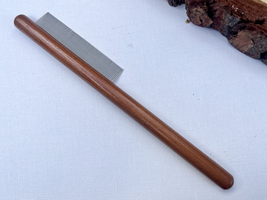 Fine tooth deadlock comb with wooden handle